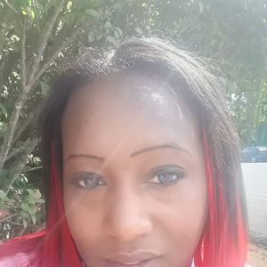 Meet your Posher, Adrianne